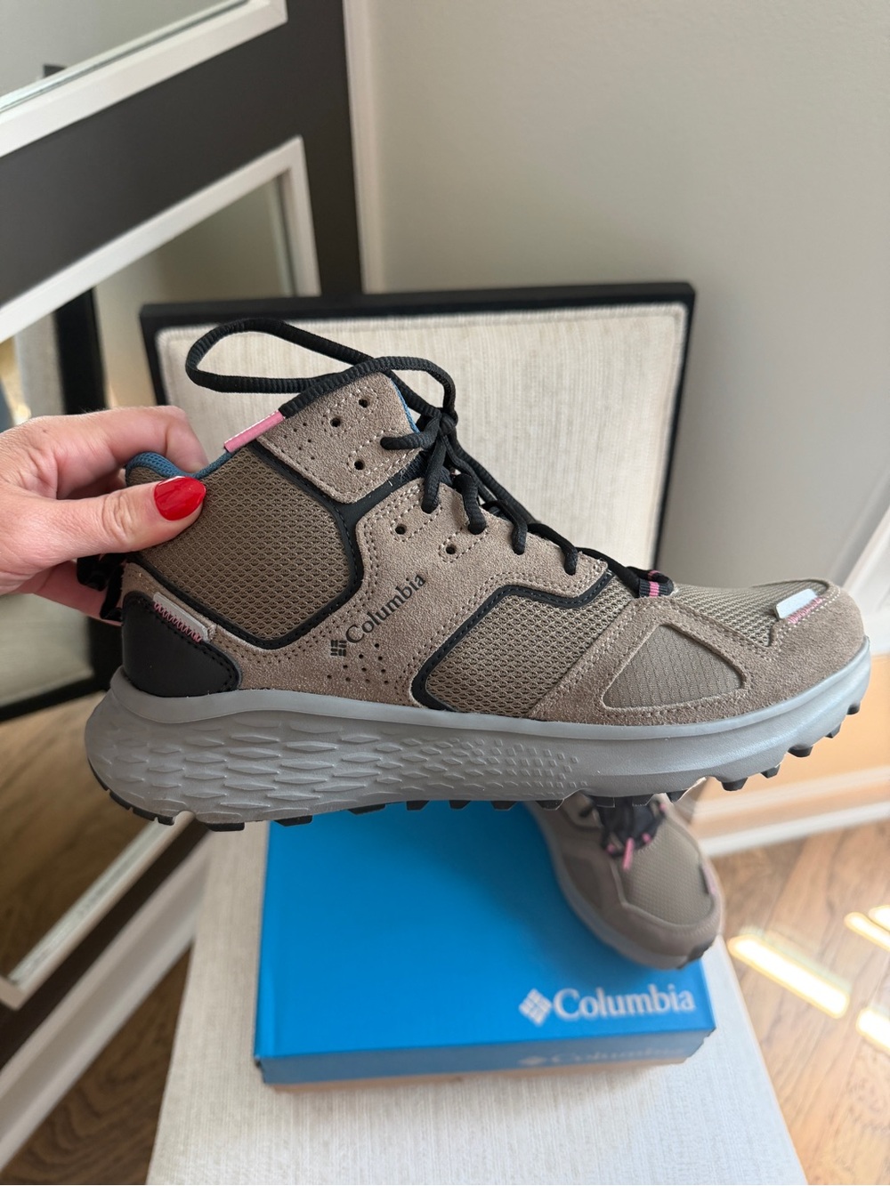 NWT Columbia Women’s Taupe Hiking Sneaker - Lightweight Trail Shoe
